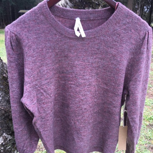 NWT Women's Sweater M/L Dreamers Brand - Picture 1 of 3